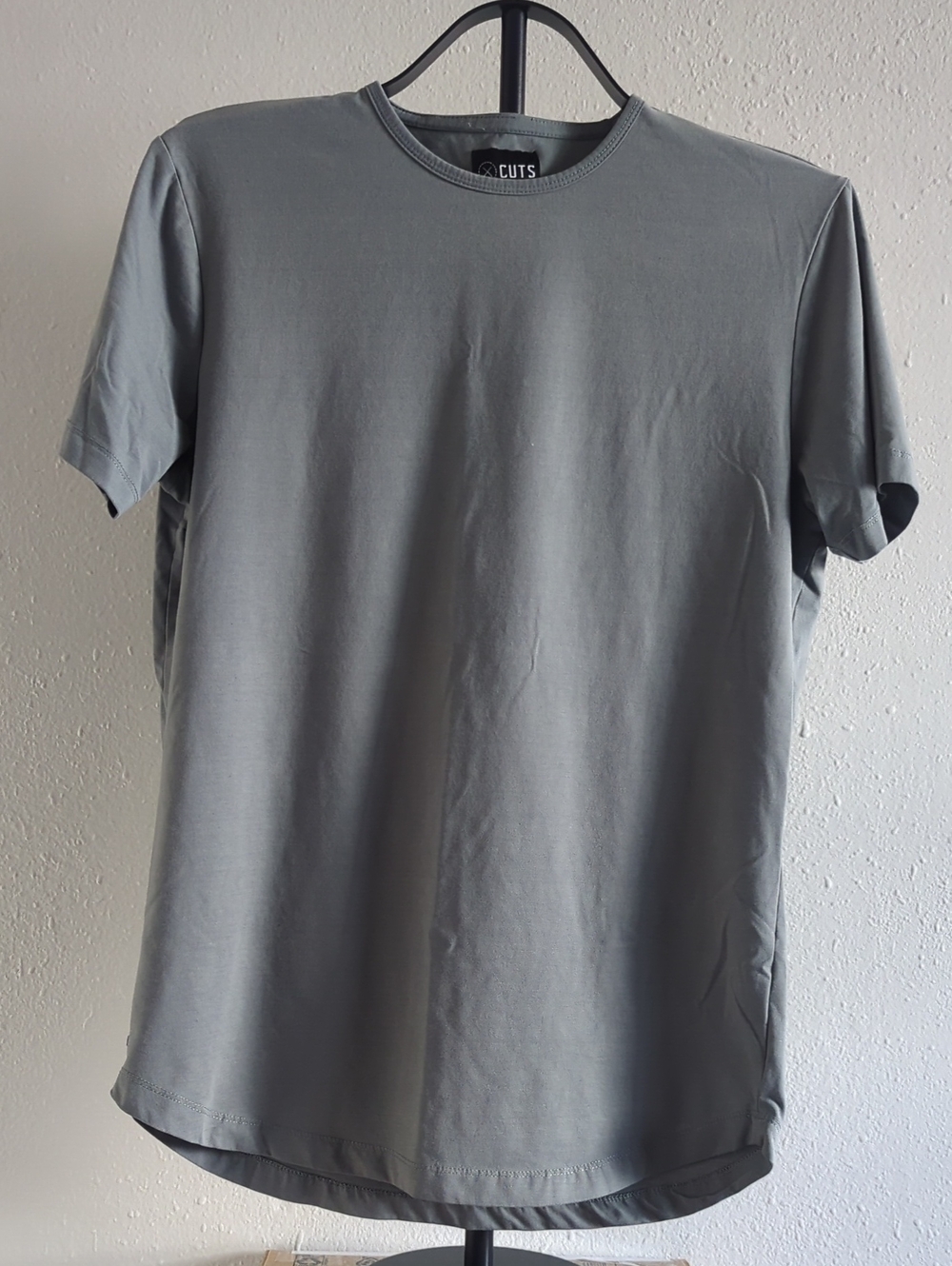 Cuts Clothing Men's Tee Shirt In Sage Green/Olive Gray Size Medium